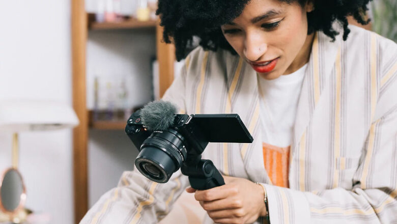 Sony Alpha ZV-E10L Power Zoom Lensli Vlog Kamera
